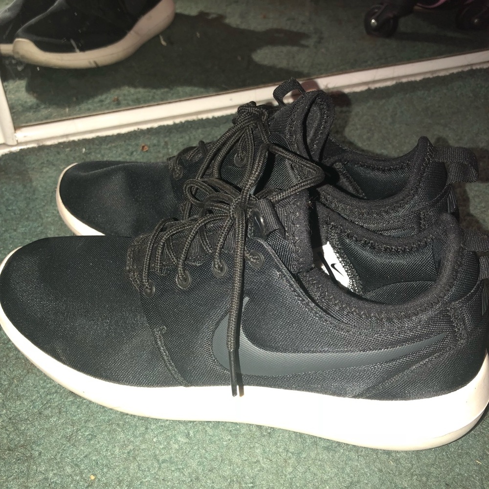 Black Nike Roshe